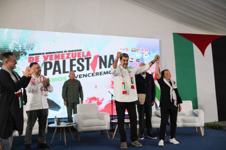Presidente llama a crear red de propaganda para defender la causa Palestina