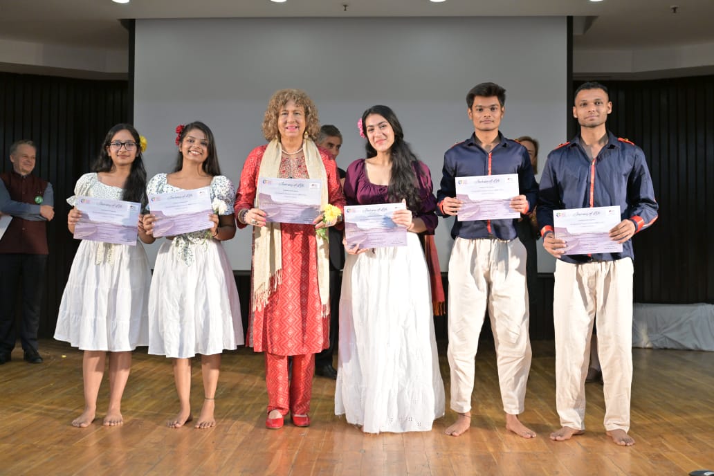 La dramaturgia de César Rengifo es interpretada por estudiantes de la India