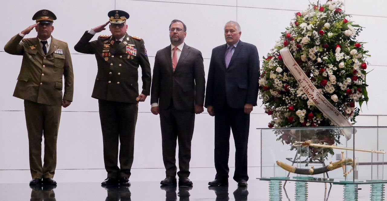 Cuba conmemora Desembarco del Granma y Día de la FAR con ofrenda floral