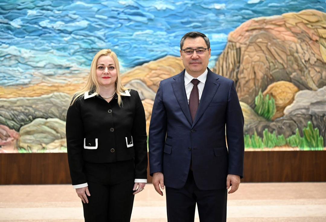 Embajadora Rosalba Lo Bue Antico entrega Cartas Credenciales en Kirguistán