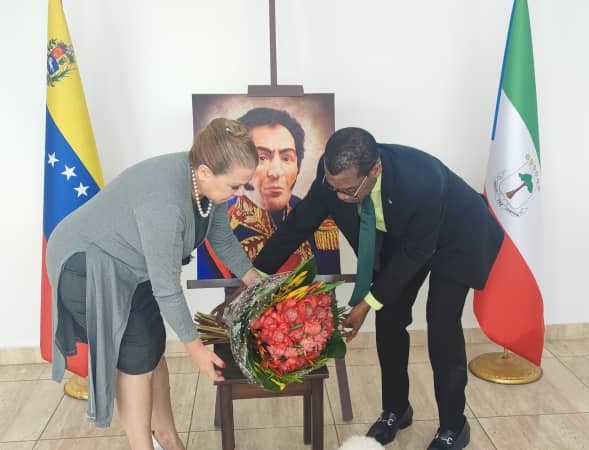 Rinden homenaje a Bolívar en Guinea Ecuatorial en 194° aniversario de su muerte