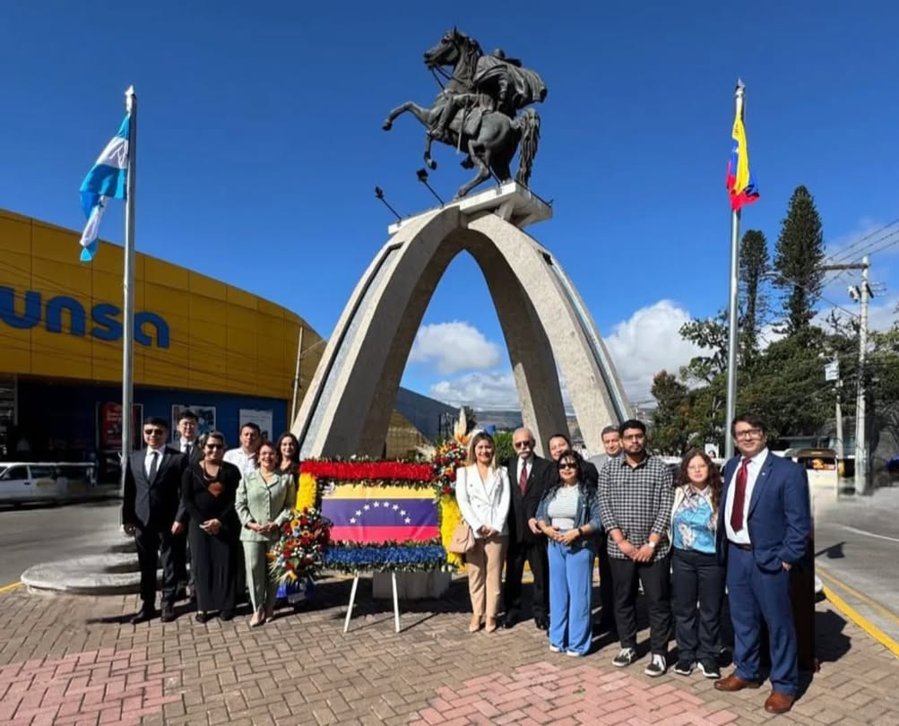 Ofrendan a Bolívar en Honduras a 194 años de su pase a la inmortalidad