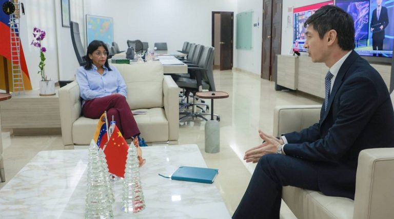 Vicepresidenta Rodríguez transmite solidaridad a China ante reciente terremoto