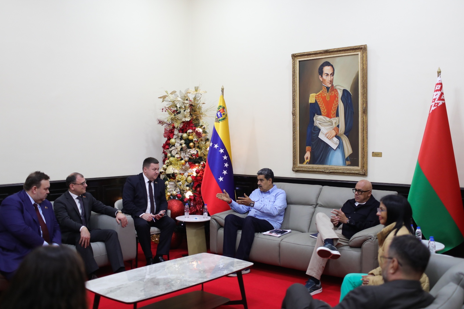 Presidente Maduro se reúne con delegación de la República de Belarús