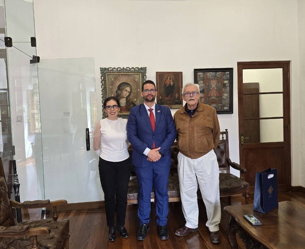 Embajador en Bolivia se reúne con Director de Museo Casa de la Libertad de Sucre