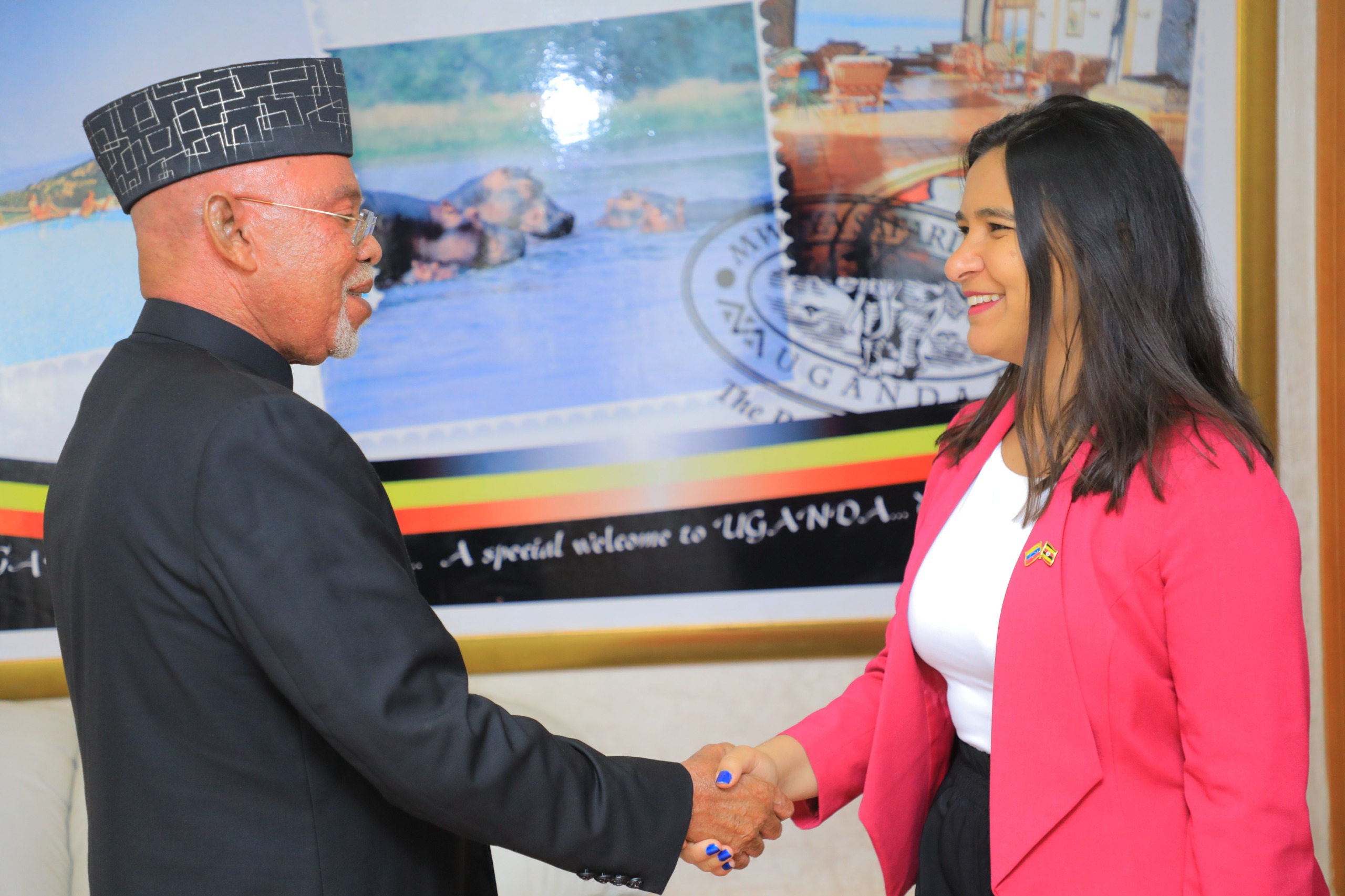 Embajadora venezolana se reúne con Ministro de Asuntos Exteriores de Uganda