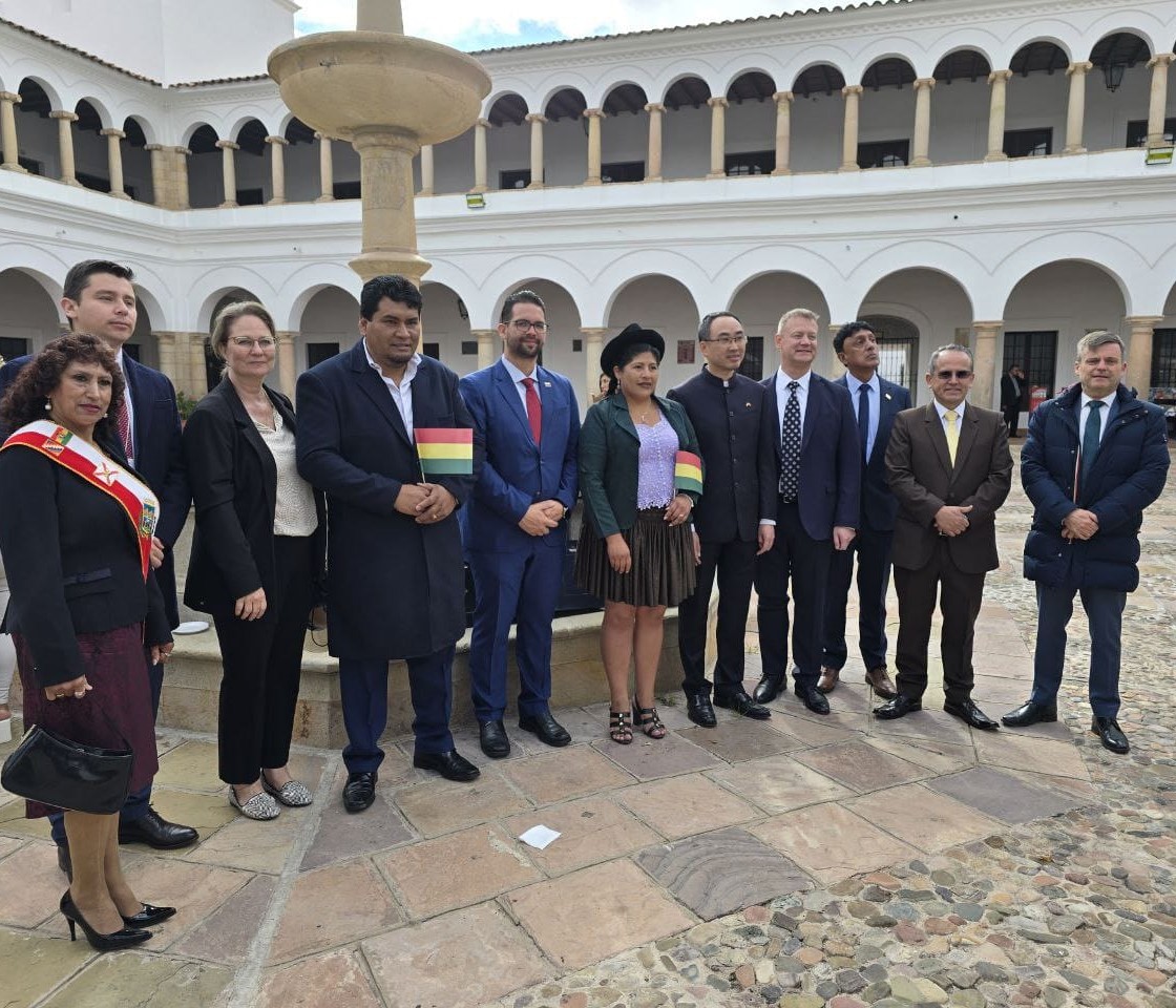 Embajador Trómpiz se reúne con autoridades previo al Bicentenario de Bolivia