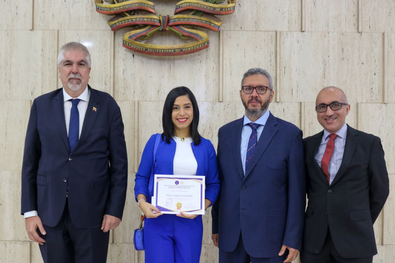 Anuncian ganadores del concurso del logo por 75 años de relaciones con Egipto