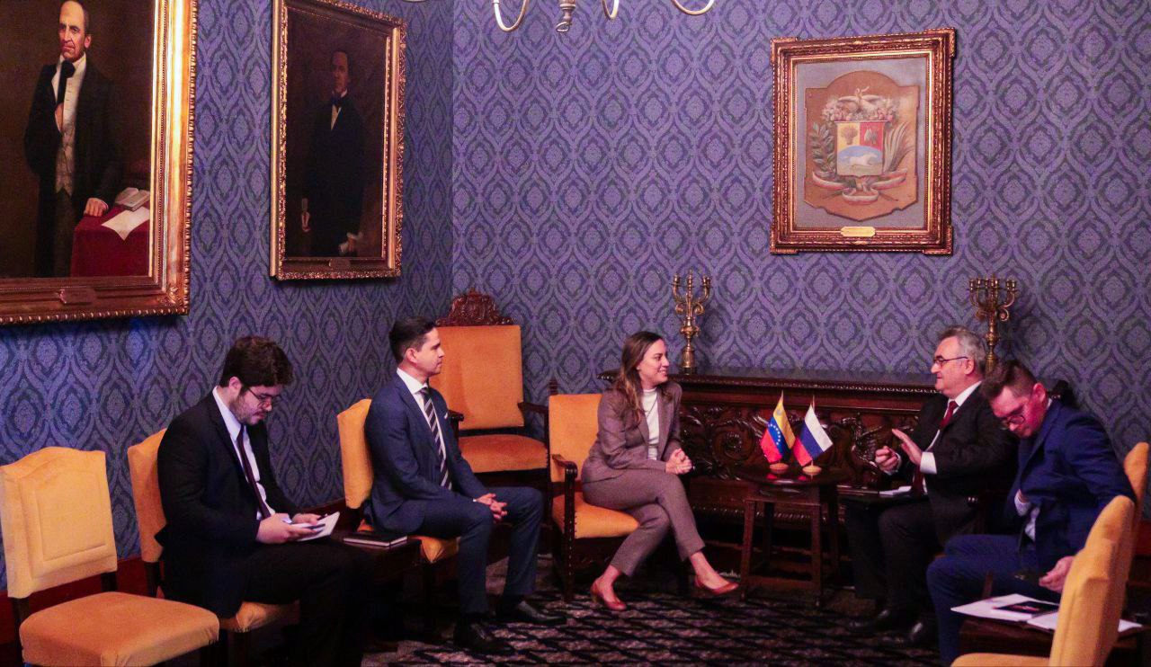Venezuela y Rusia revisan agenda de cooperación bilateral