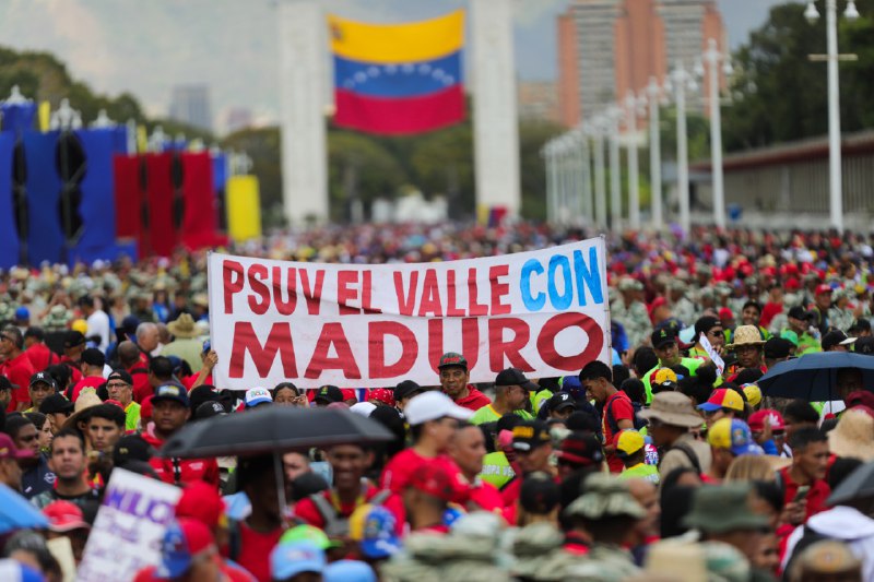 Presidente se suma a marcha en conmemoración del 33° Aniversario del 4F