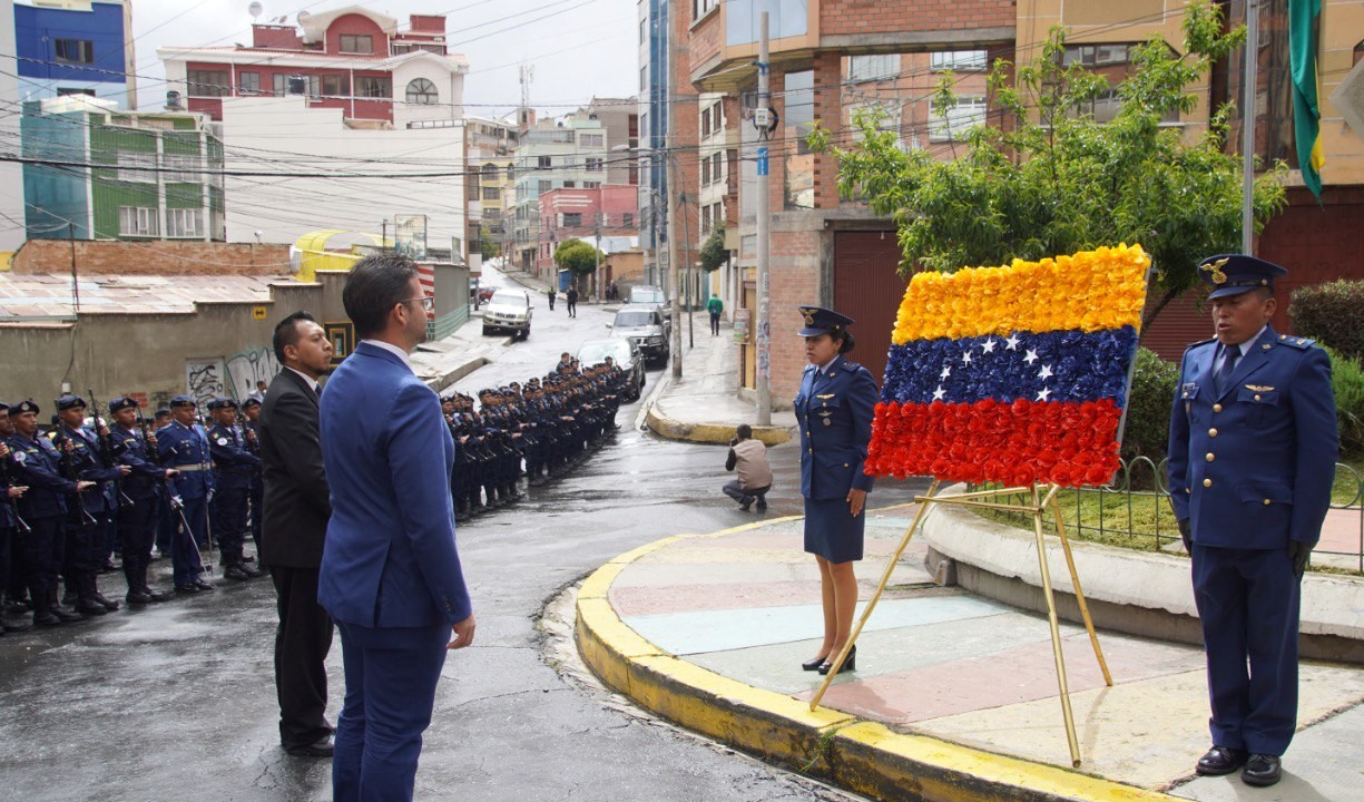 Embajador en Bolivia participa en aniversario 172° del natalicio de Martí