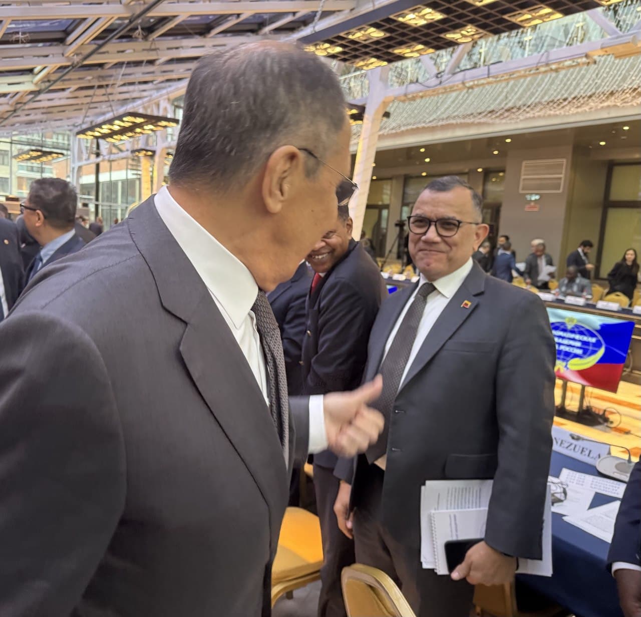 Embajador en Rusia participa en Mesa Redonda sobre la Crisis Ucraniana