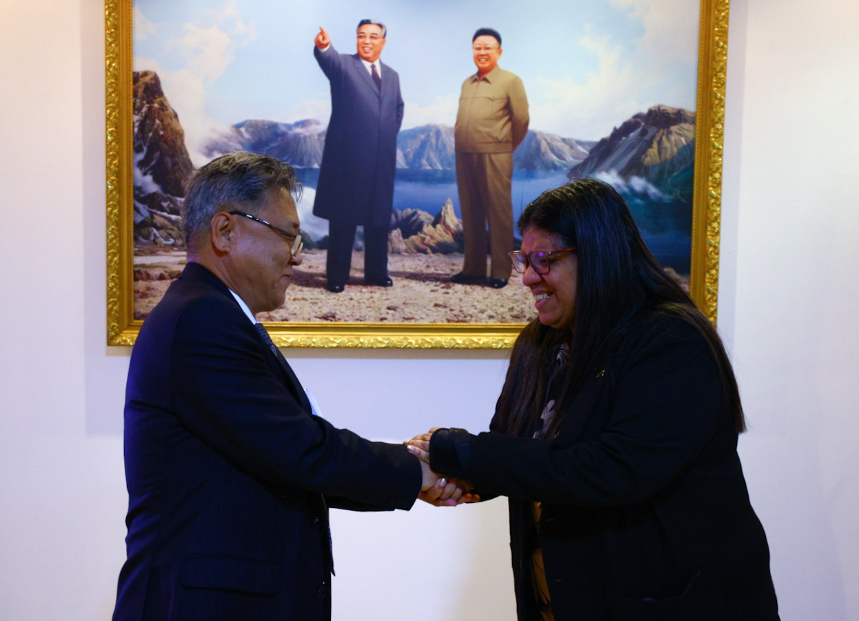 Venezuela se suma a conmemorar el 83° aniversario del natalicio de Kim Jong Il