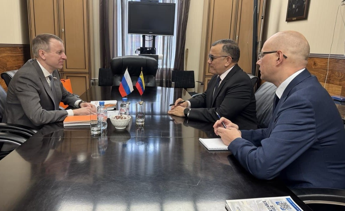 Diputado Alexéi Anatólievich Volotskov visita Embajada de Venezuela en Rusia