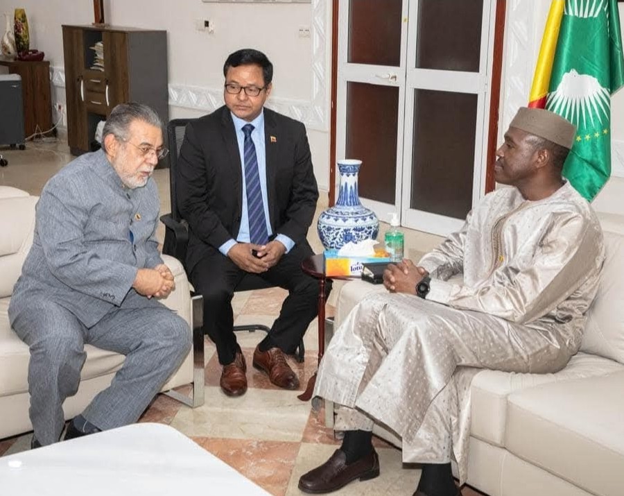 Embajador Colmenares inicia agenda de reuniones con autoridades de Mali