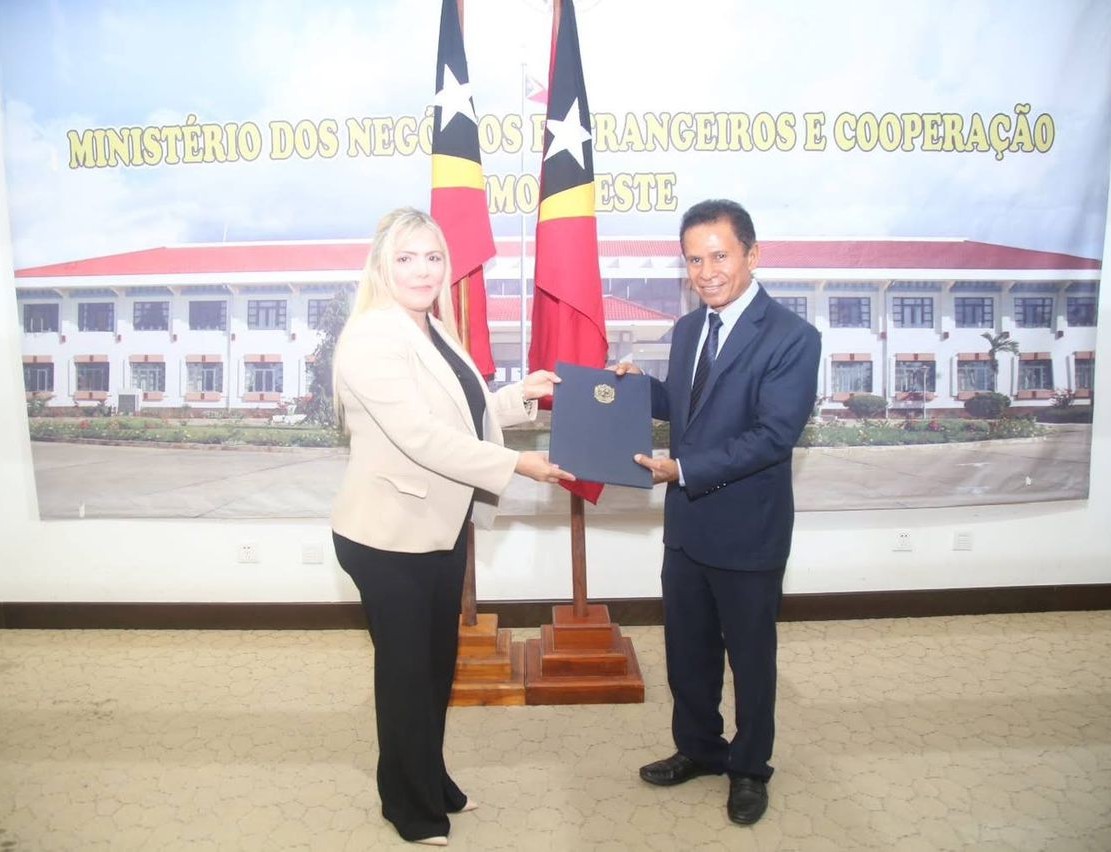 Embajadora Jessica López entrega Copias de Estilo en Cancillería de Timor-Leste