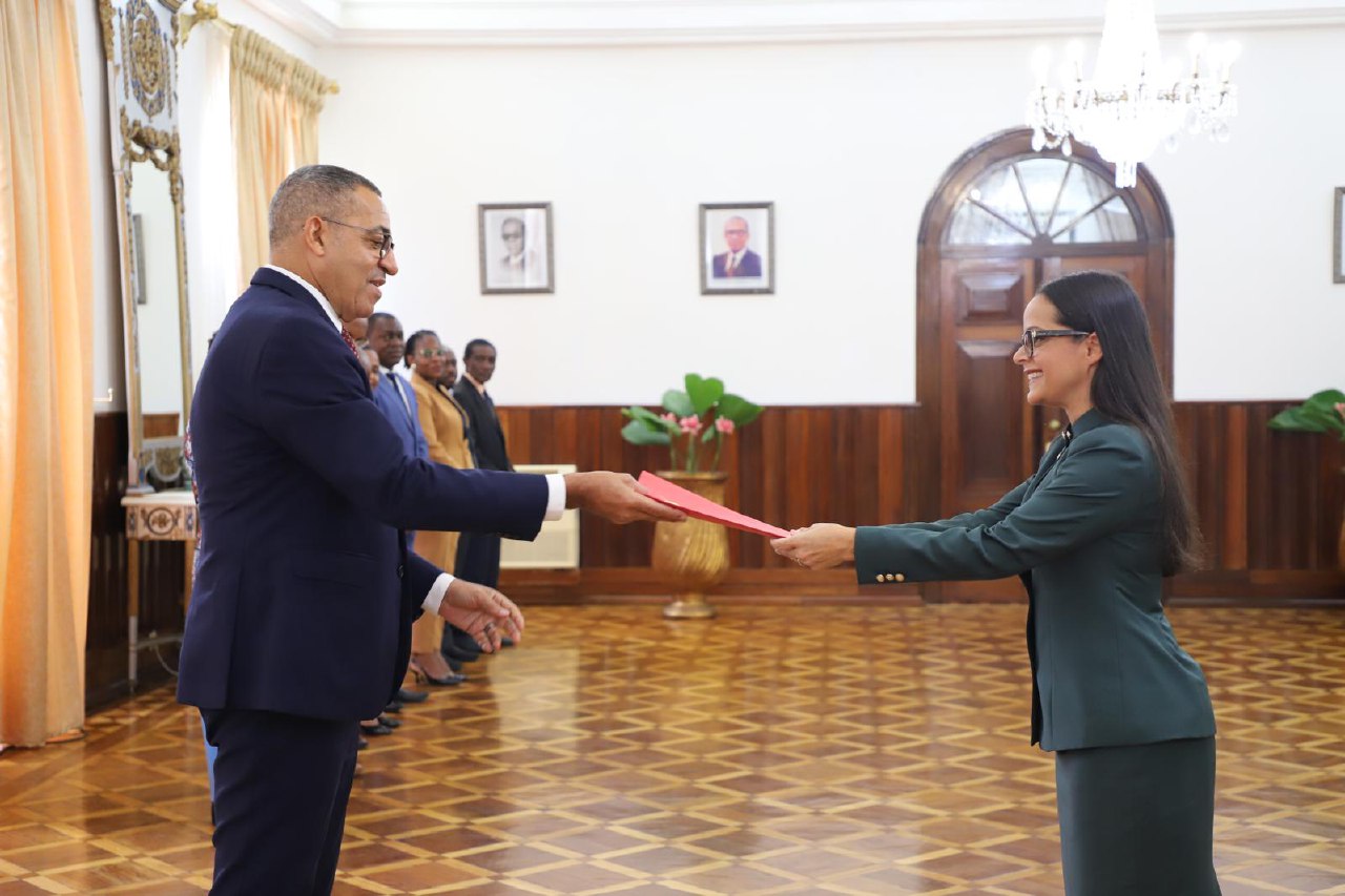 Embajadora de Venezuela entrega Cartas Credenciales en Santo Tomé y Príncipe