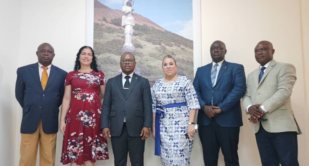 Embajadora Pino y Alcalde de Malabo revisan iniciativas de cooperación