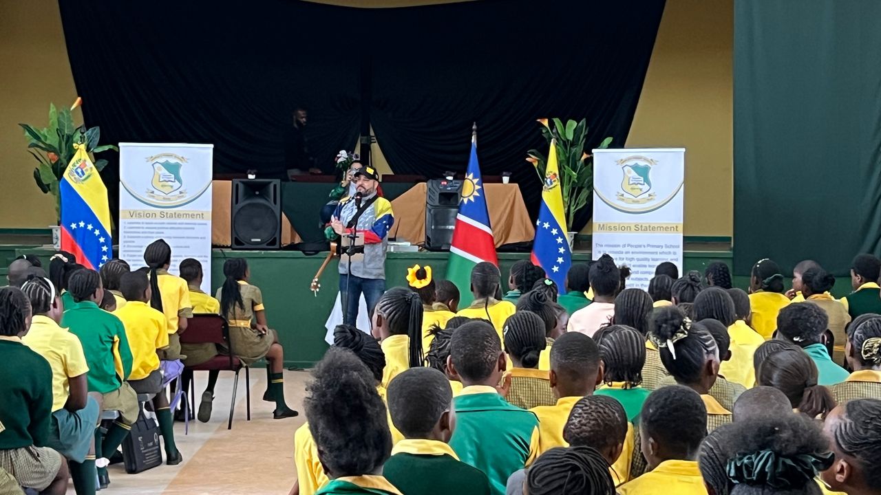 Cultura venezolana presente en escuela de primaria en Namibia