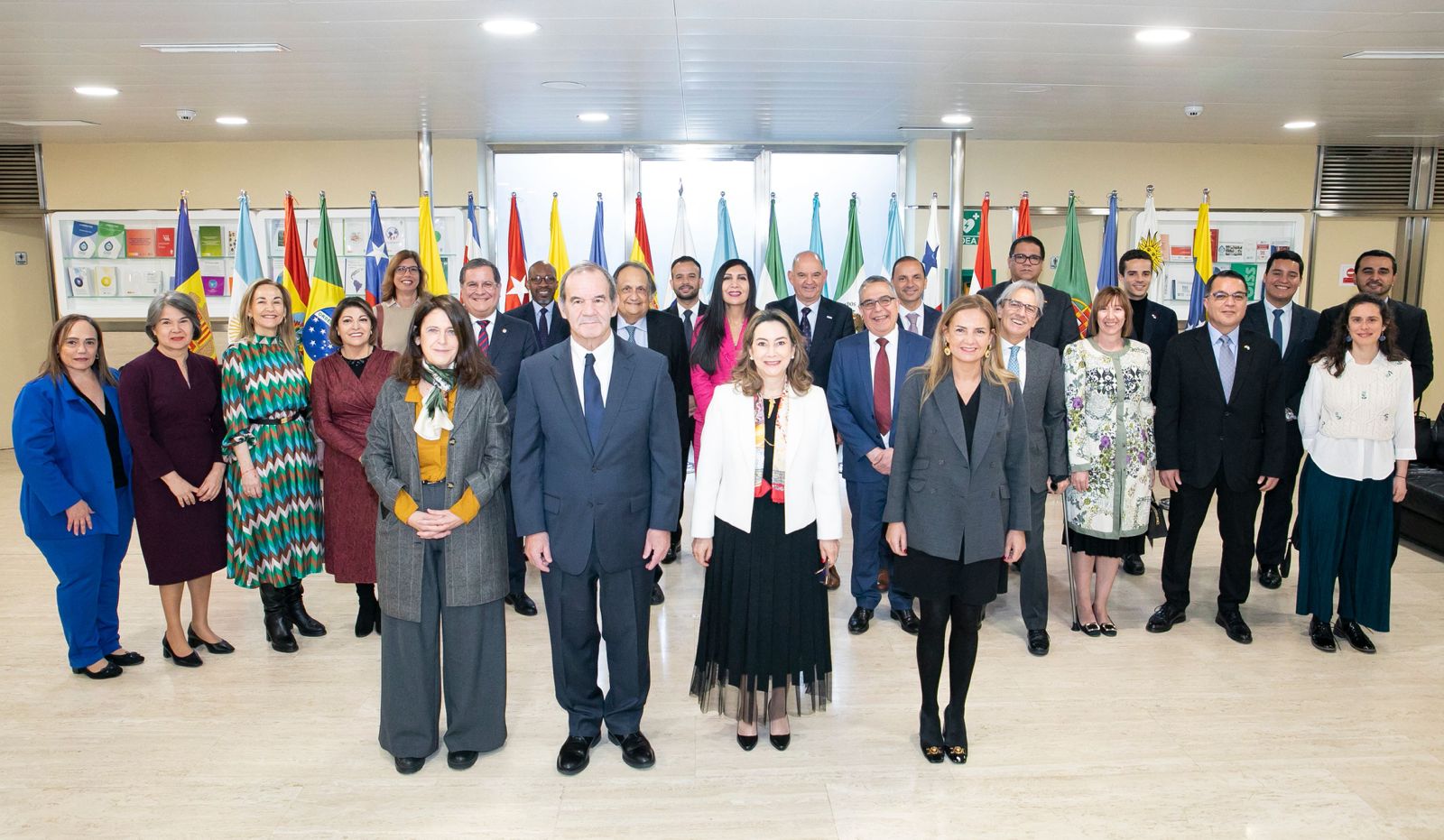 Embajadora Gutiérrez Alvarado participa en reunión de trabajo de la OISS