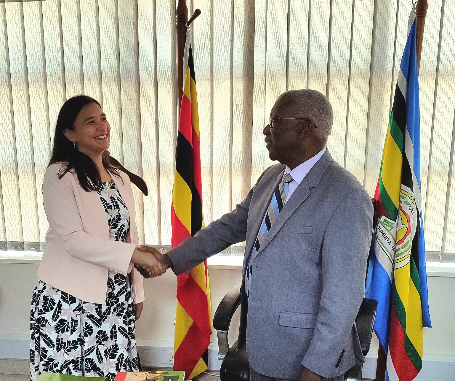 Venezuela y Uganda exploran oportunidades de cooperación turística