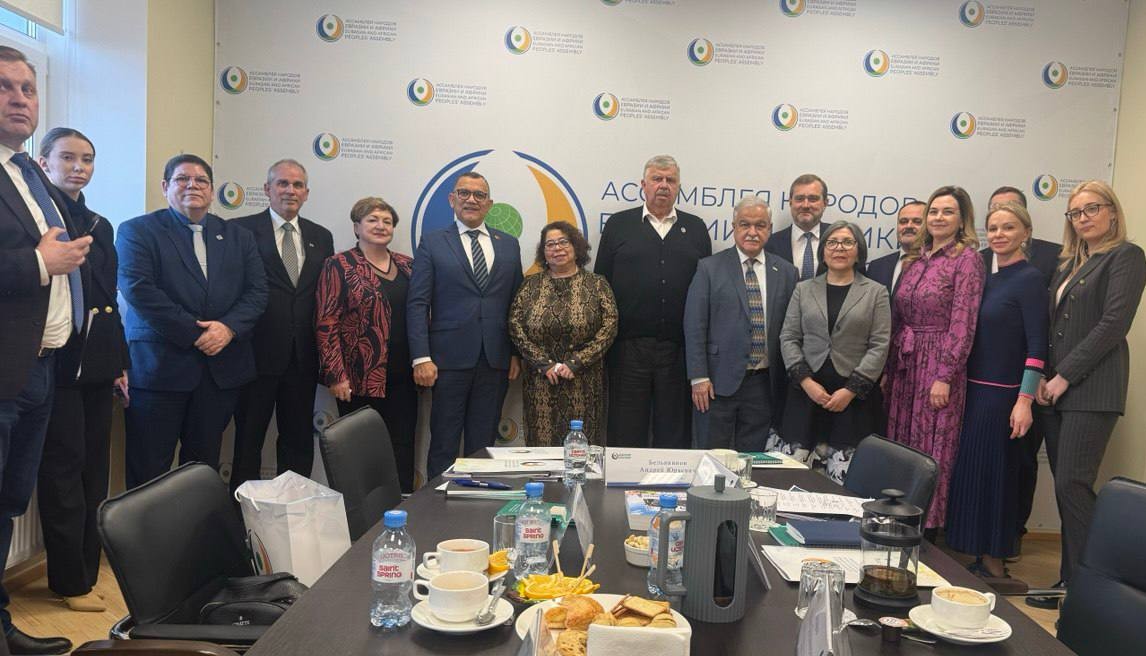 Embajador en Rusia asiste a reunión de Asamblea de Pueblos de Eurasia y África