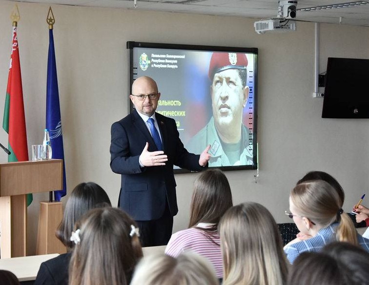 La vigencia de la visión geopolítica de Hugo Chávez se expone en Minsk