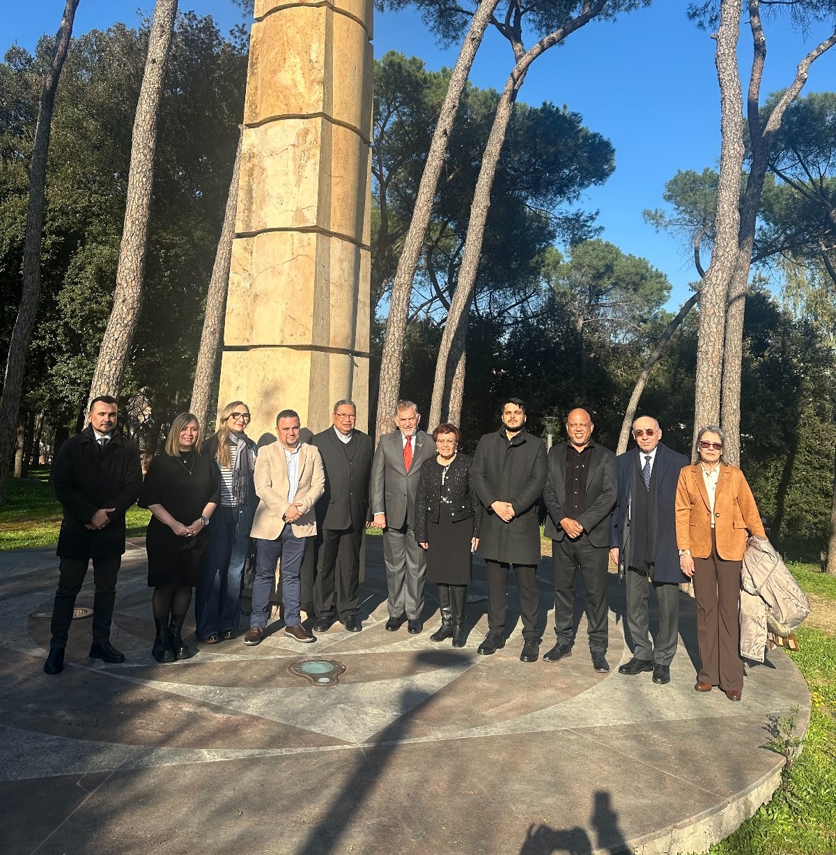 Embajada ante la Santa Sede ofrece misa en el Monte Sacro por siembra de Chávez