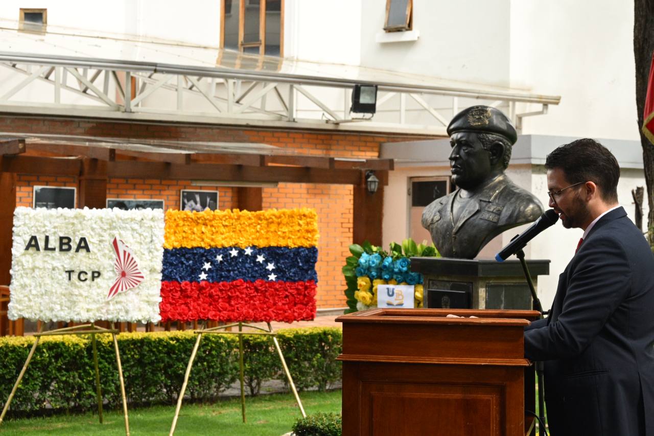 Conmemoran en Bolivia 12° aniversario de la siembra del comandante Hugo Chávez