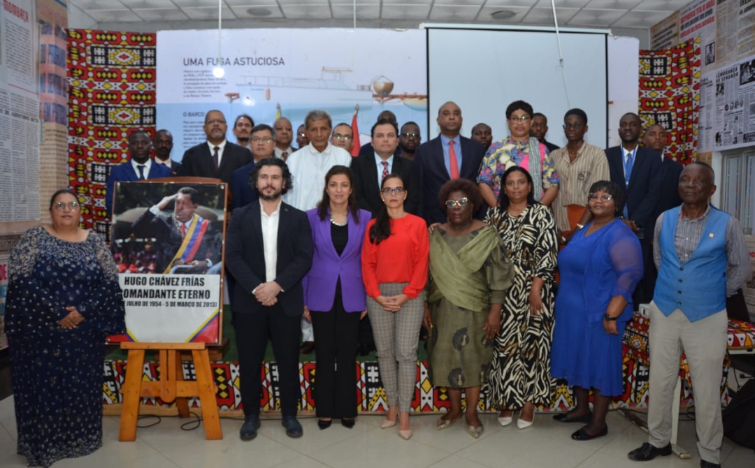 Embajada en Angola conmemora 12° aniversario de paso a la inmortalidad de Chávez