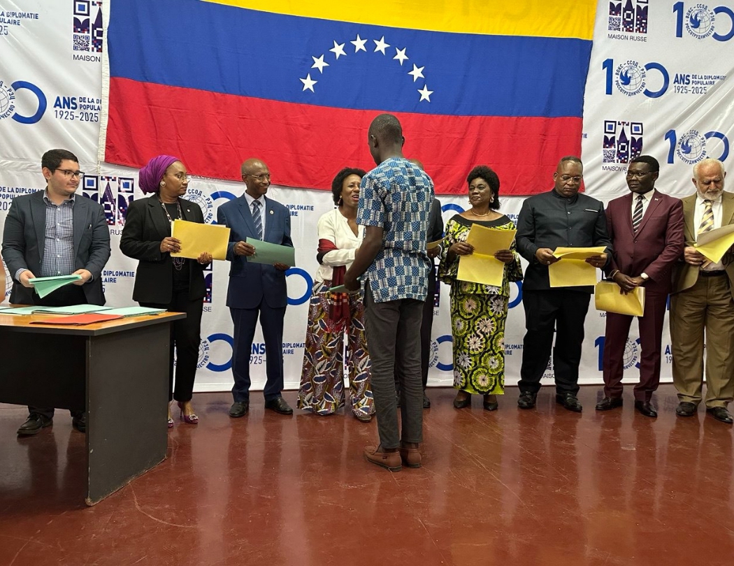 Embajadora de Venezuela entrega certificados del Curso de Español en Brazzaville