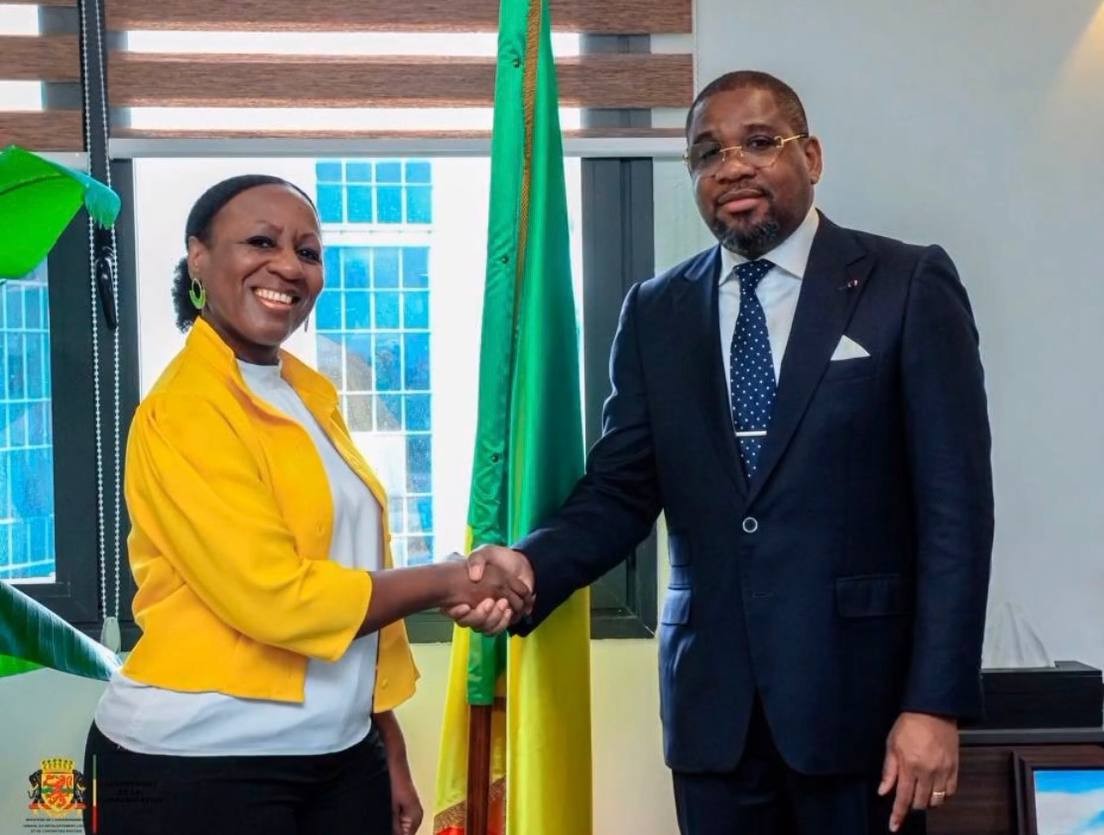 Embajadora Suárez se reúne con Ministro de Saneamiento y Desarrollo Local