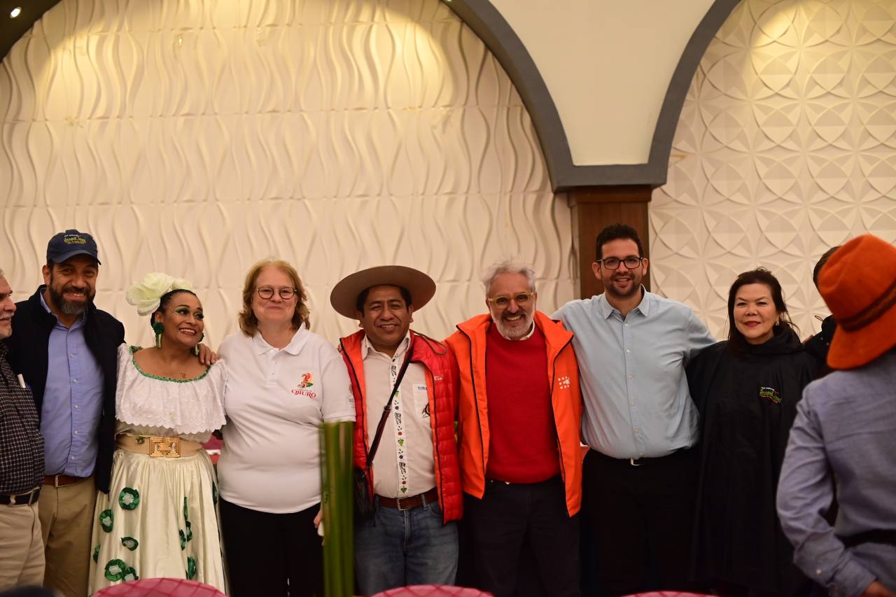 Embajador en Bolivia participa en celebración de los Carnavales de Oruro 2025