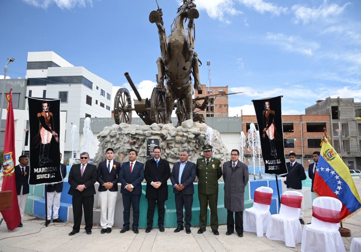 Venezuela y Bolivia celebran legado de Sucre con develación de placa en Oruro