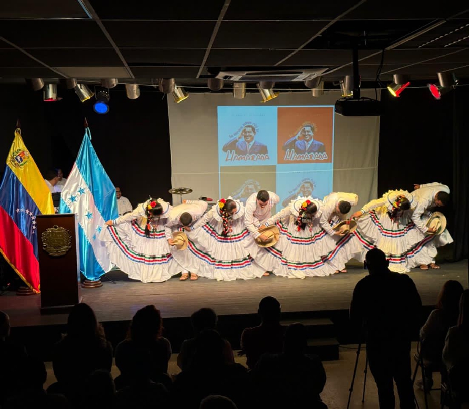 Conmemoran 12 años de la siembra del Comandante Hugo Chávez en Tegucigalpa