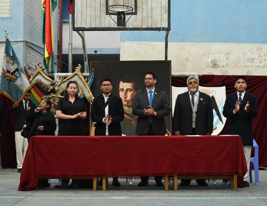 Embajador Trómpiz visita Colegio Nacional Mariscal Sucre en Oruro