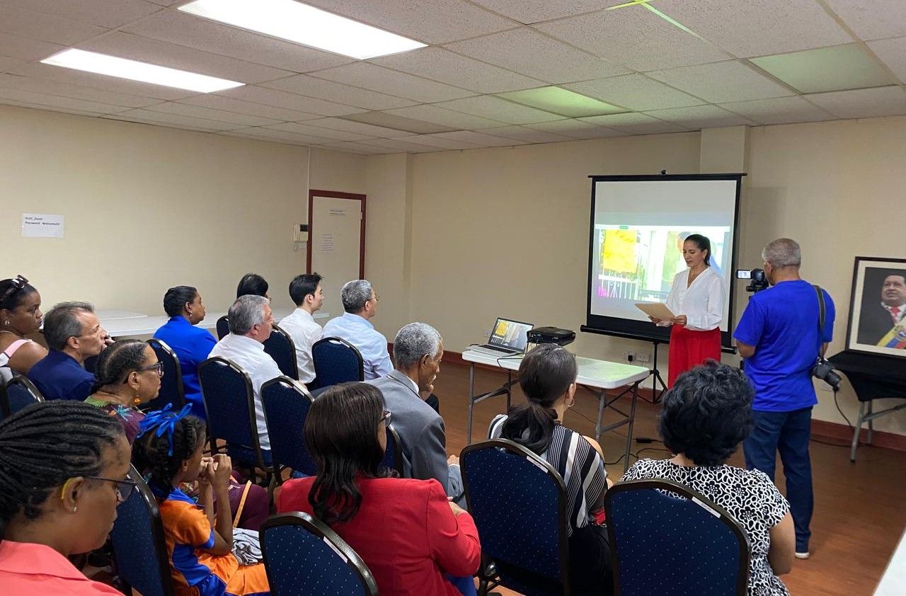 A 12 Años de su siembra: Santa Lucía rinde homenaje al Comandante Hugo Chávez