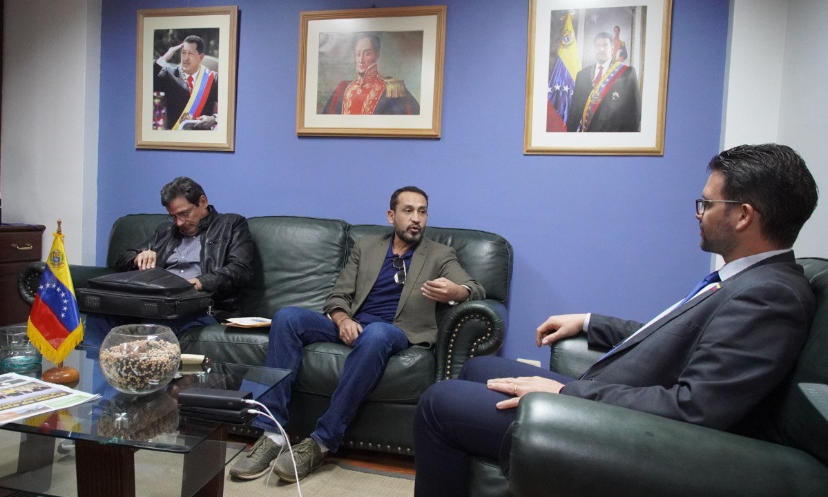 Encuentro entre Embajador de Venezuela y Alcalde de Trinidad refuerza relaciones bilaterales