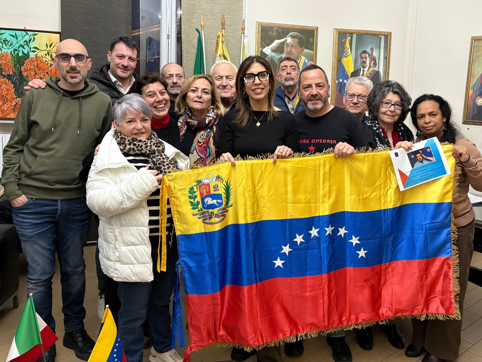 Grupos de solidaridad recuerdan en Nápoles paso a la inmortalidad del Comandante Chávez