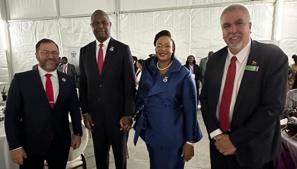 Canciller Yván Gil conversa en Namibia con el Presidente de Mozambique