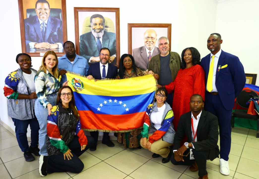 Canciller Yván Gil se reúne con autoridades de SWAPO en Namibia