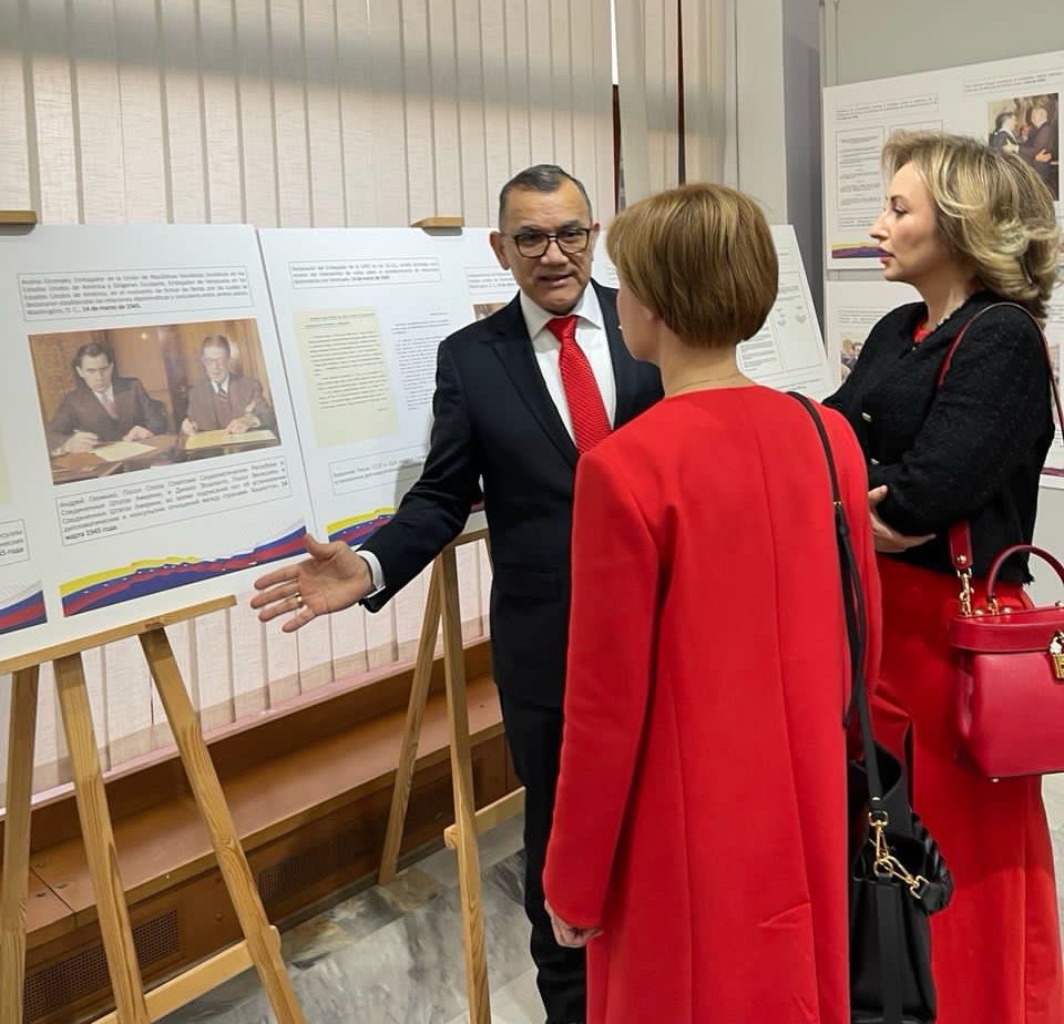 Fotoexposición y concierto en Moscú por 80° aniversario de relaciones con Venezuela