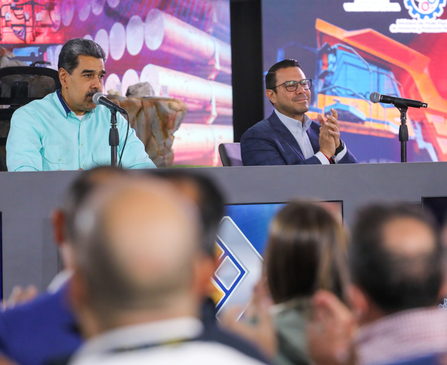 Extrema derecha se lucra con coyotes y promueven la persecución contra migrantes