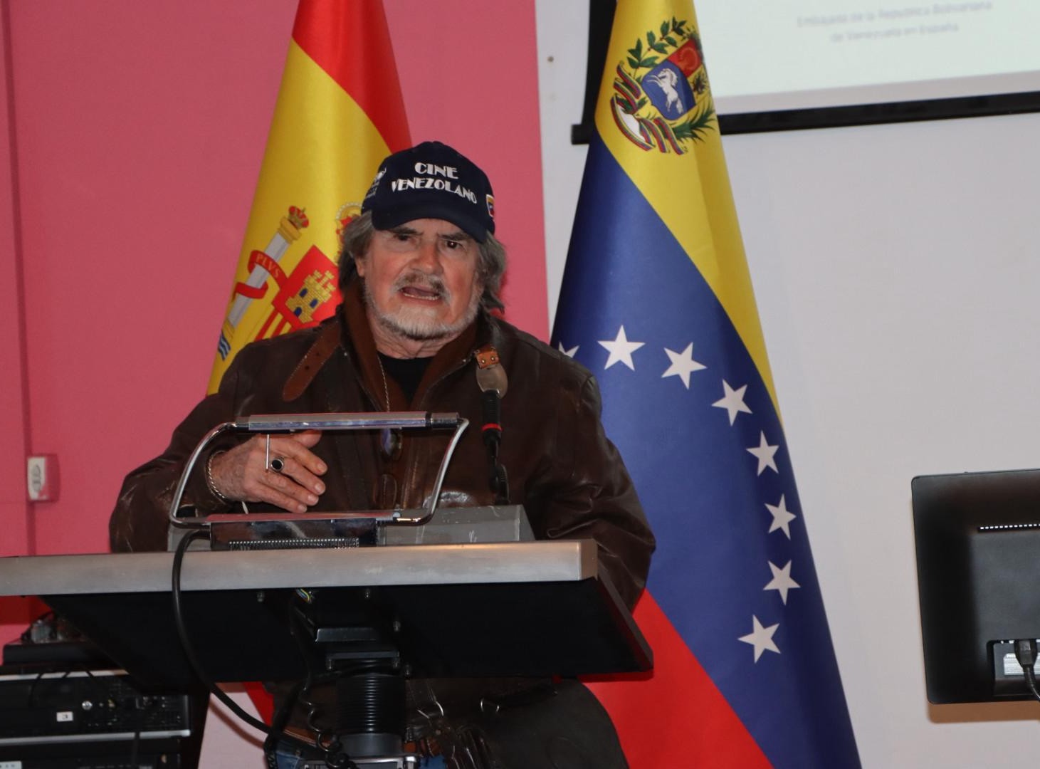 Azpúrua en Madrid: “La batalla de los puentes” defiende la verdad de Venezuela