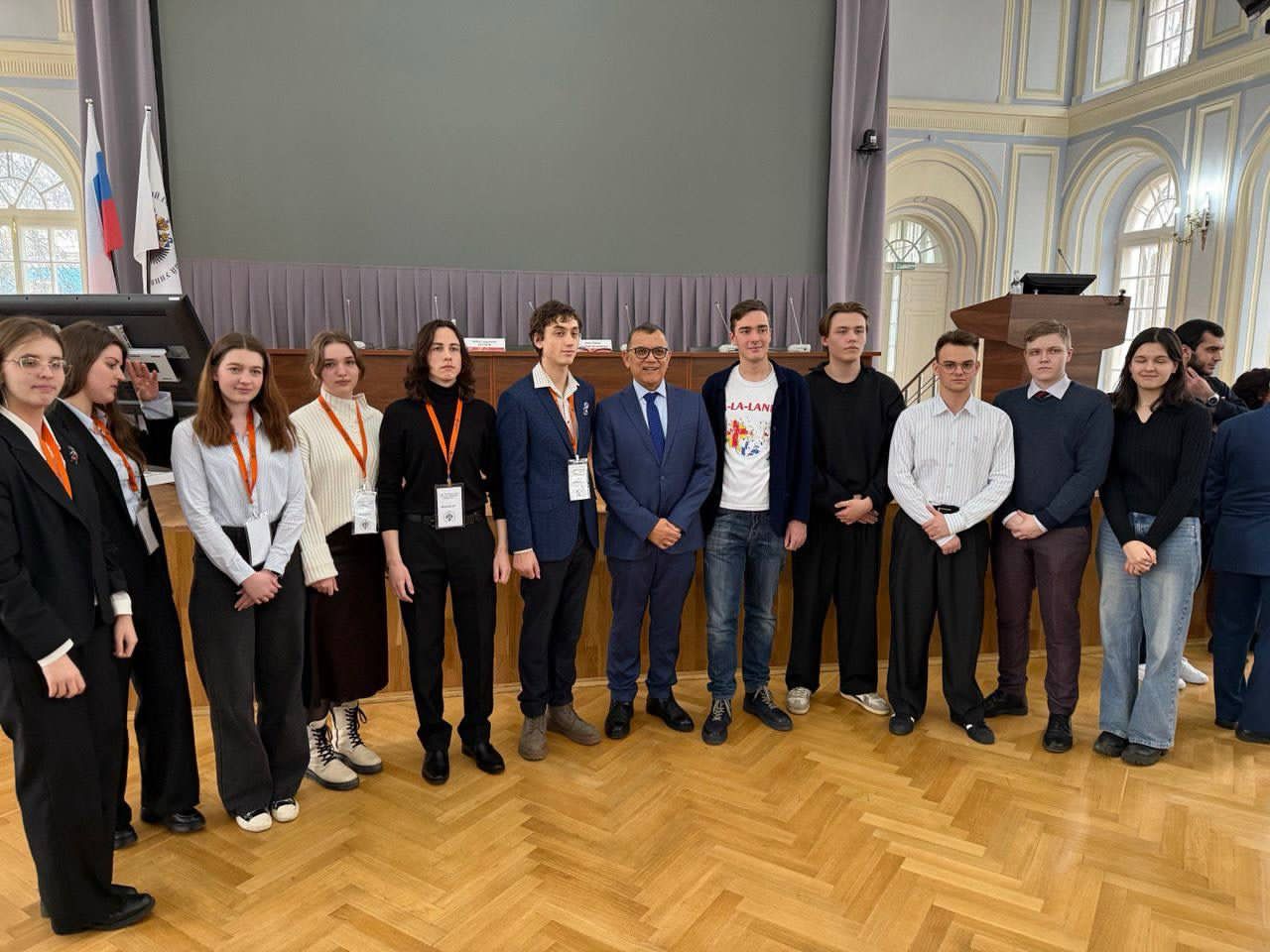 Embajador visita Universidad Estatal de San Petersburgo para fortalecer cooperación académica