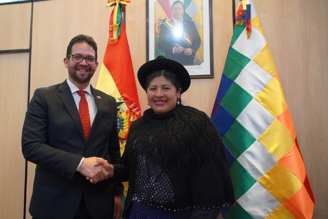 Embajador César Trómpiz asiste a encuentro con Ministra de Culturas de Bolivia