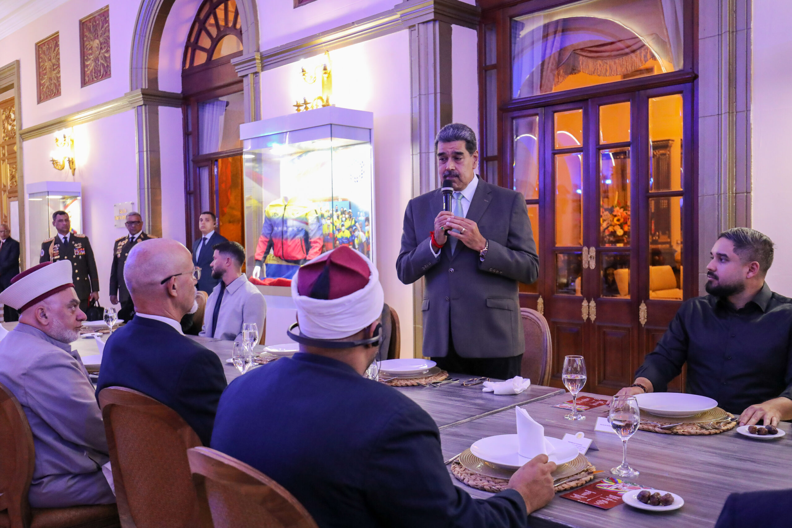 Presidente Maduro recibió en Miraflores a representantes de la comunidad árabe musulmana