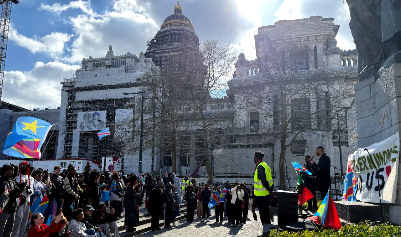 Jóvenes belgas afrodescendientes rinden homenaje a Patrice Lumumba y Hugo Chávez