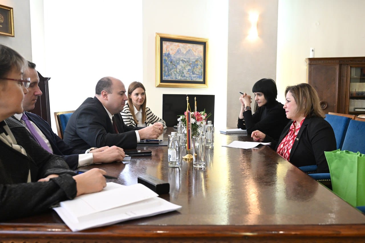 Venezuela y Serbia abordan temas de la agenda bilateral en reunión diplomática