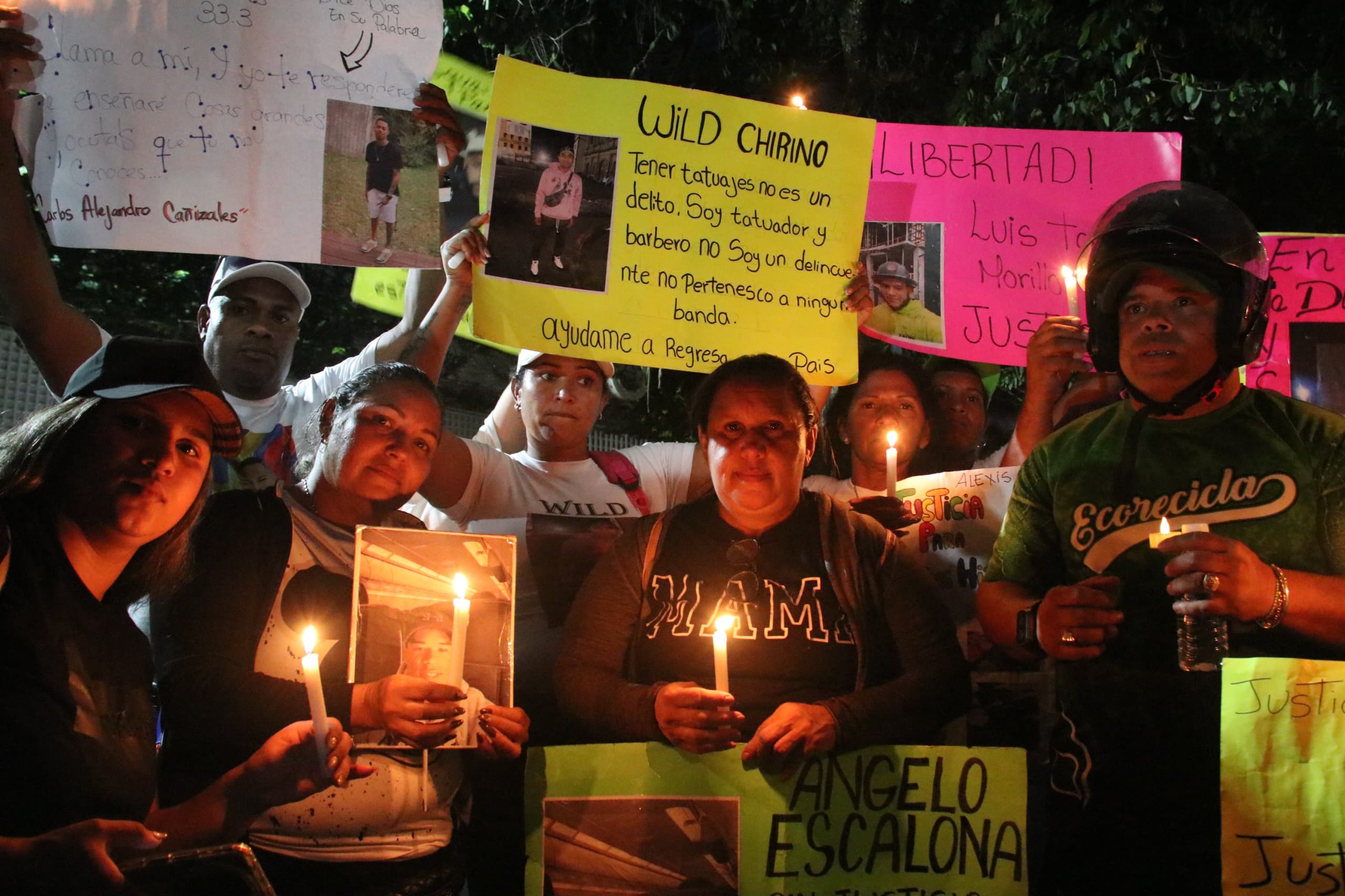 Vigilia en Caracas en solidaridad con migrantes secuestrados en El Salvador